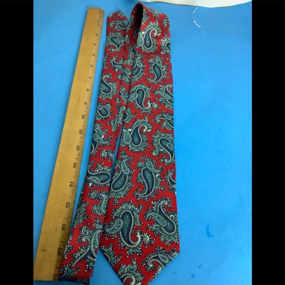 Christian Dior All Silk Mens Paisley Neck Tie